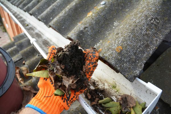 Cost of Seamless Gutter Cleaning in Portland